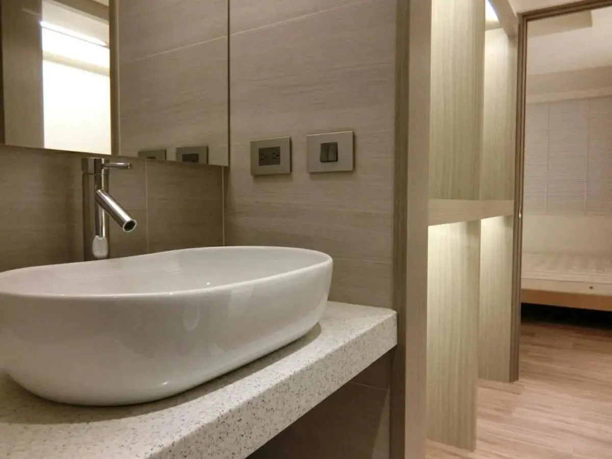 Image 2 of 3 Bedrooms and 1 Study and 3 Bathrooms Near Taipei 101 & MRT