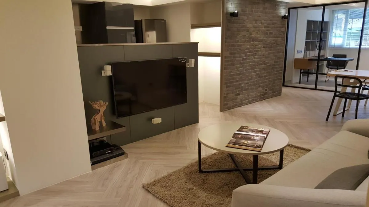 Image 4 of 3 Bedrooms and 1 Study and 3 Bathrooms Near Taipei 101 & MRT