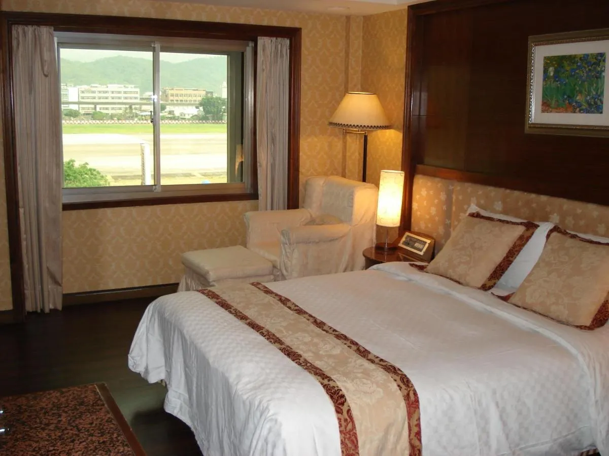 Image 2 of Attic Hotel