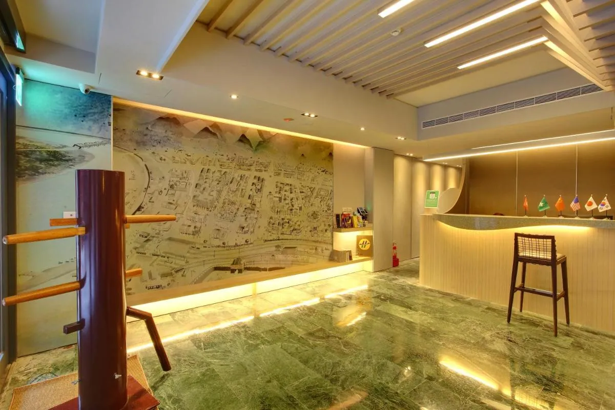 Image 2 of Bayman Hotel