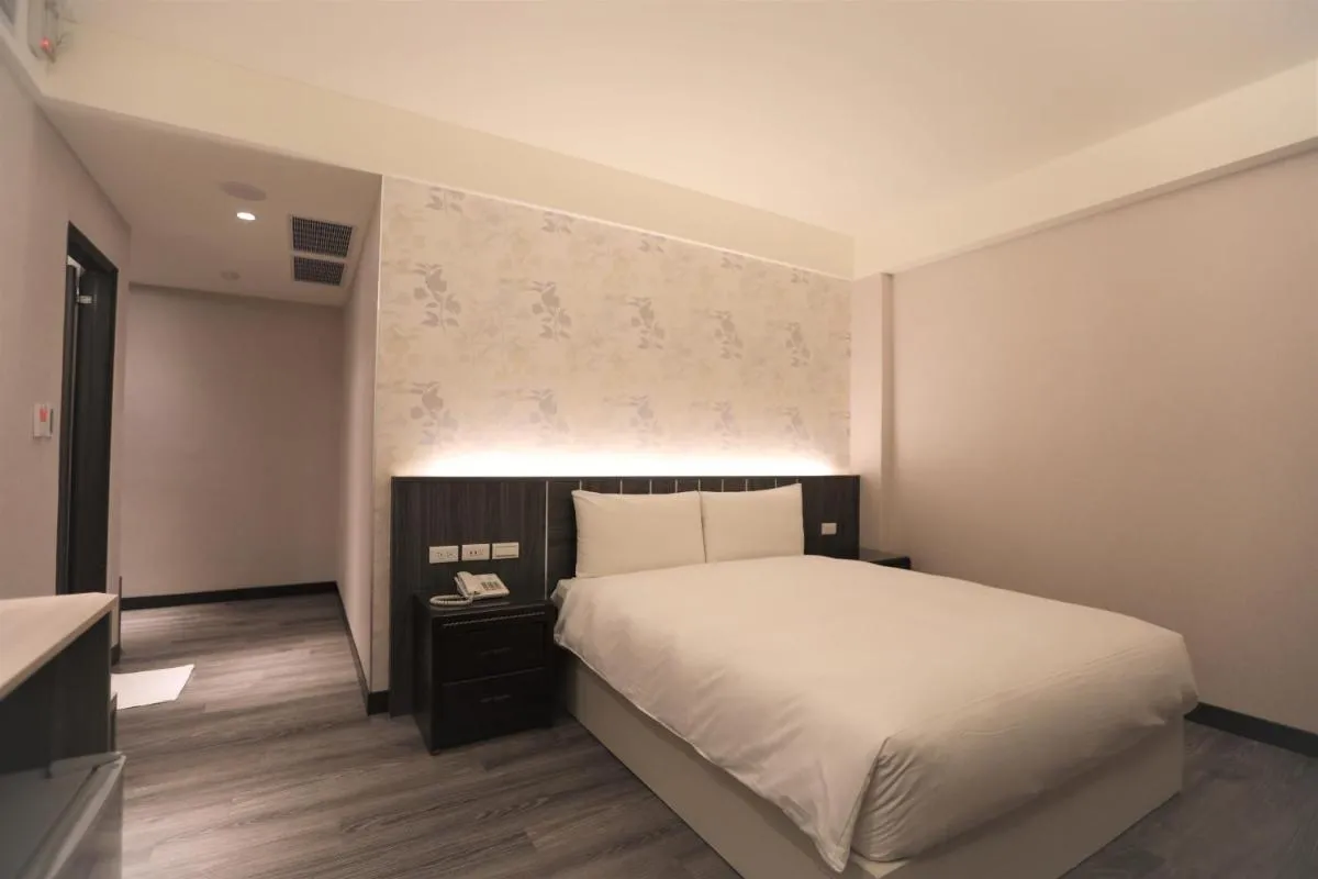 Image 5 of Chair Man Hotel
