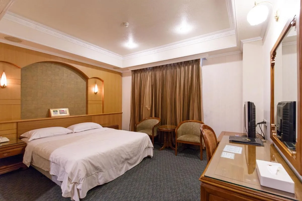 Image 3 of Champion Hotel