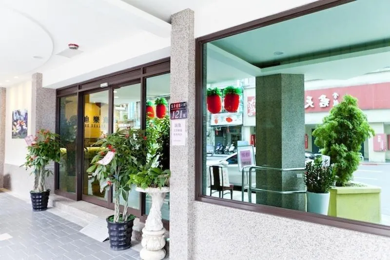 Image 3 of Dealer Hotel