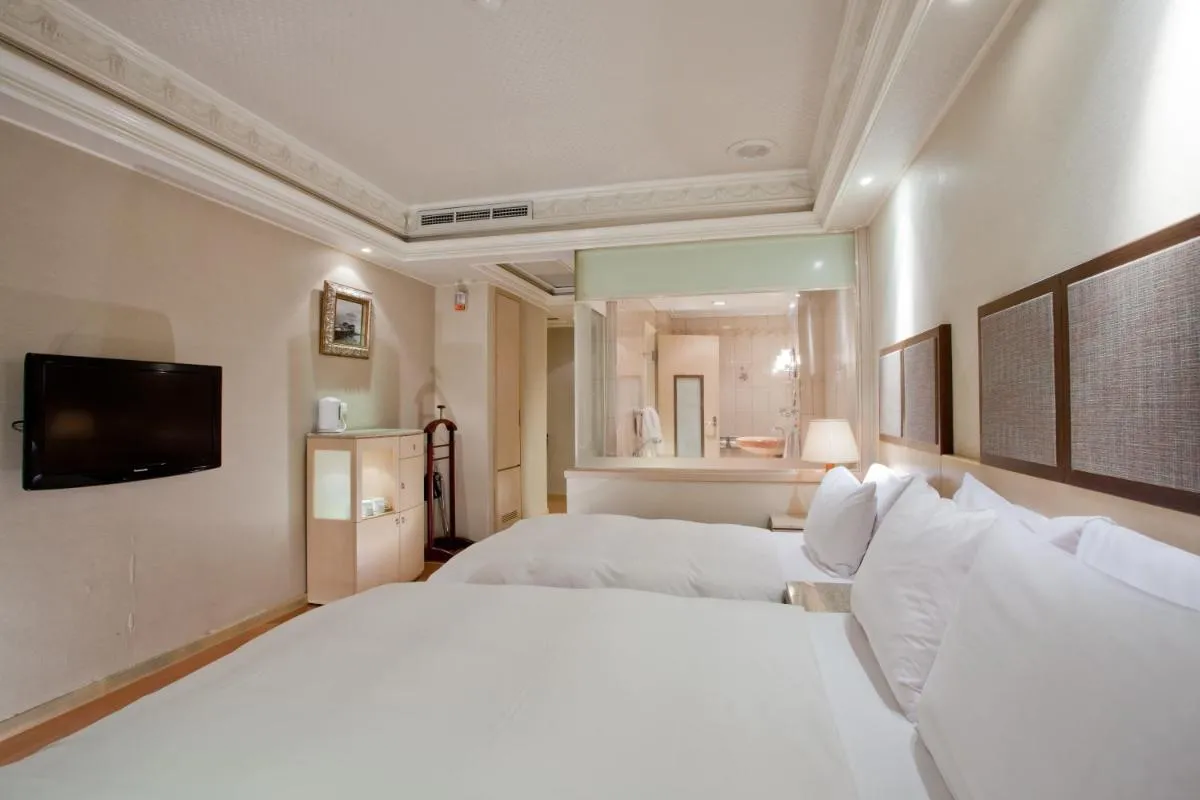 Image 1 of Deja Vu Hotel
