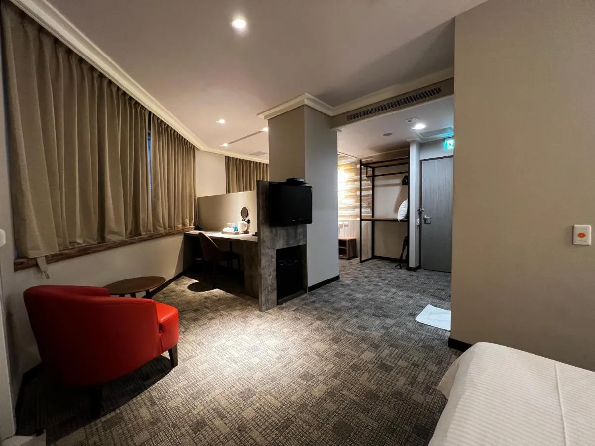 Image 2 of East Dragon Hotel
