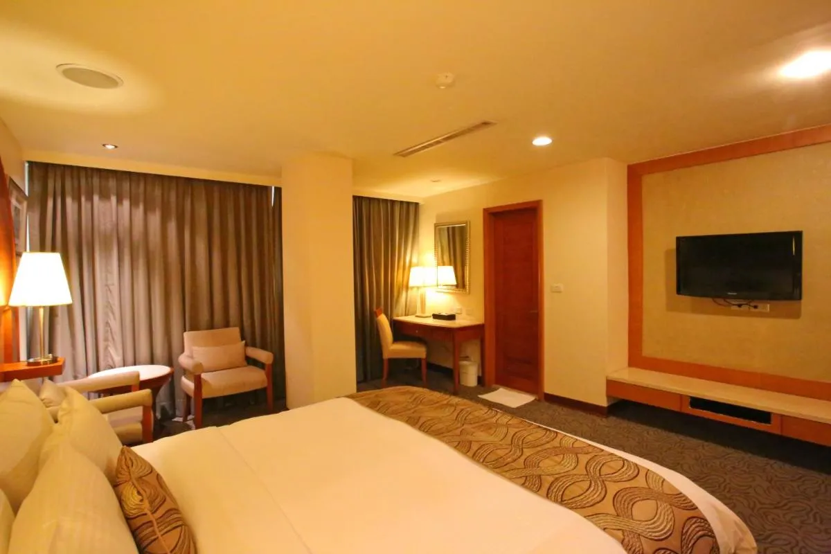 Image 3 of Elegance Hotel