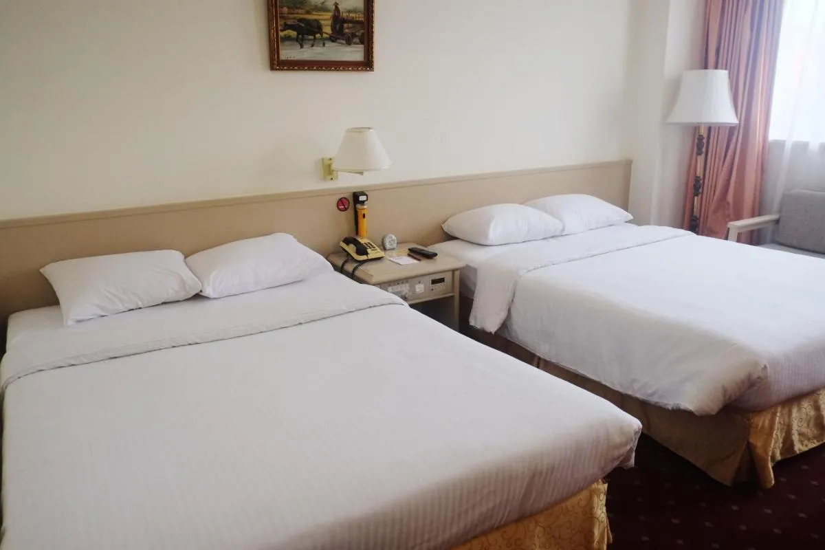 Image 2 of Emperor Hotel