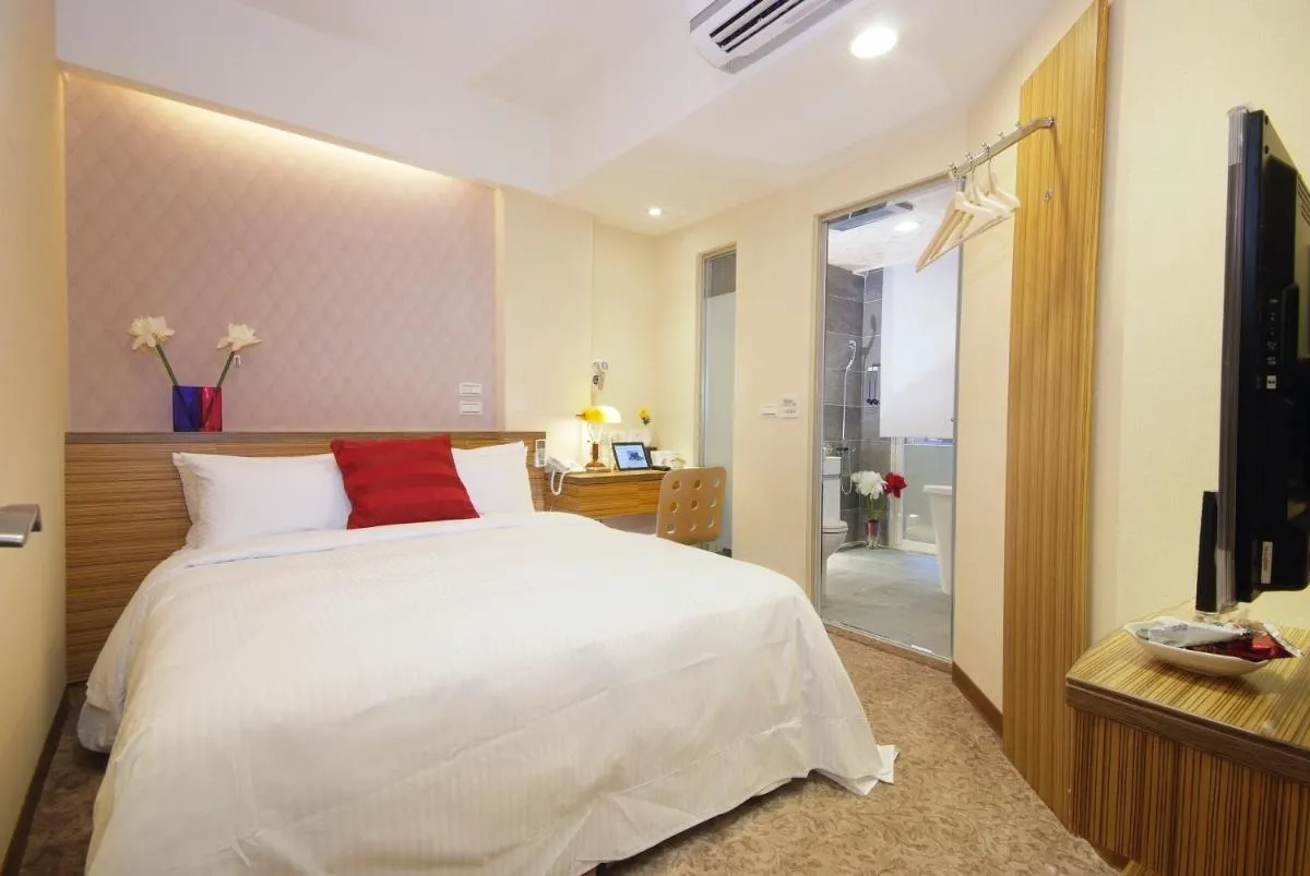 Image 5 of Golden Hotel