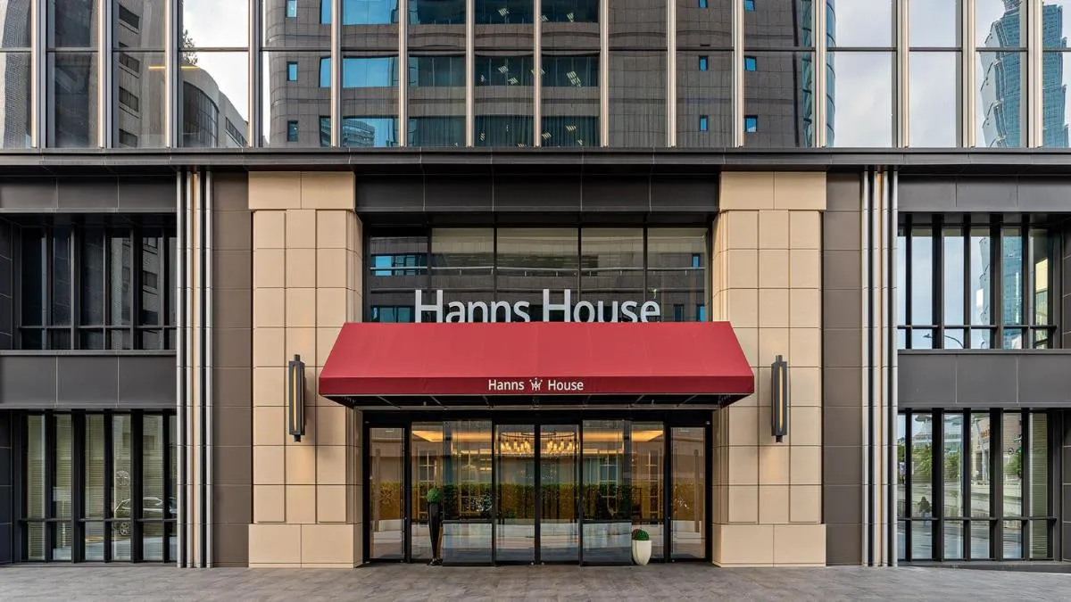 Image 3 of Hanns House