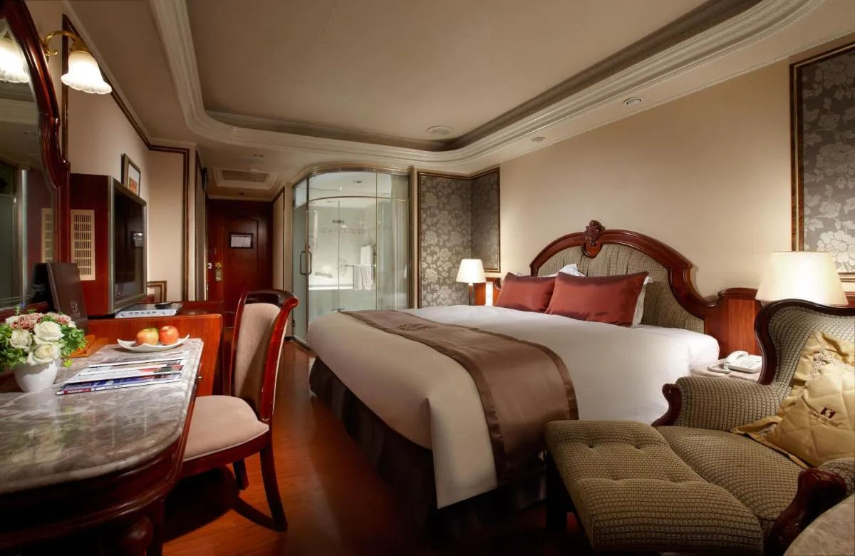 Image 6 of Happiness Hotel