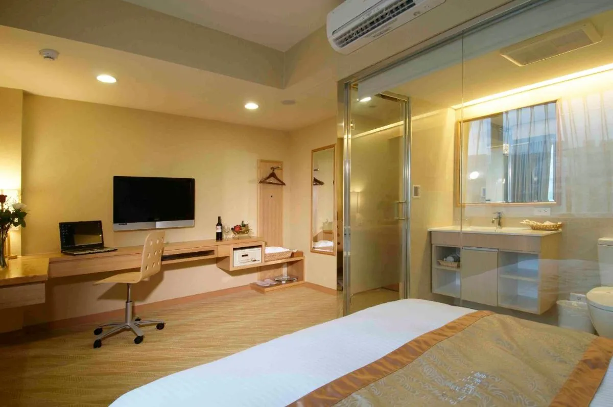 Image 2 of Hotel Color