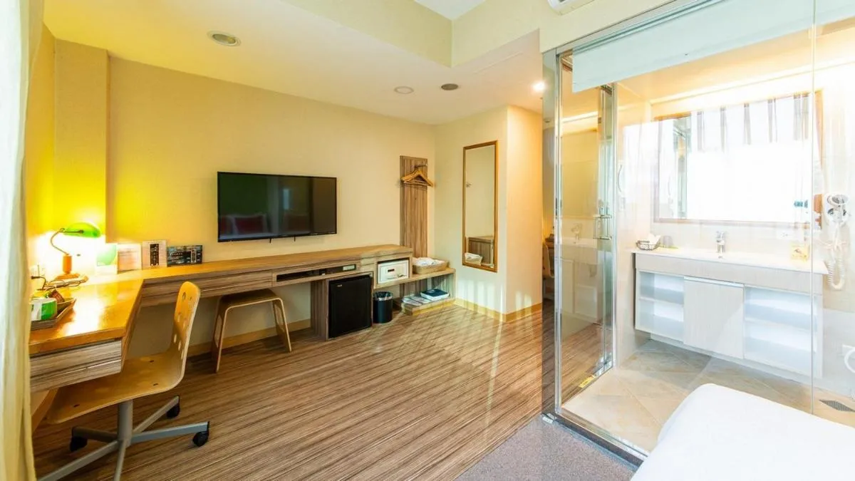 Image 3 of Hotel Color