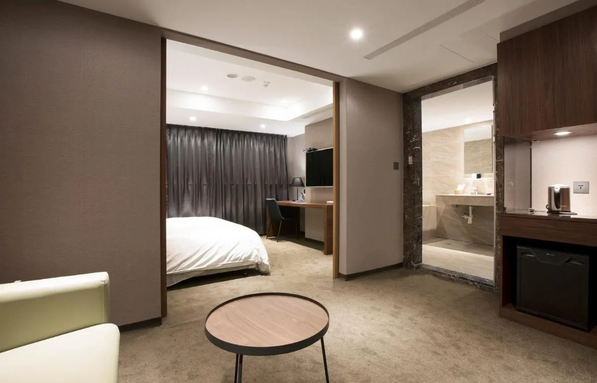 Image 1 of Noble Hotel