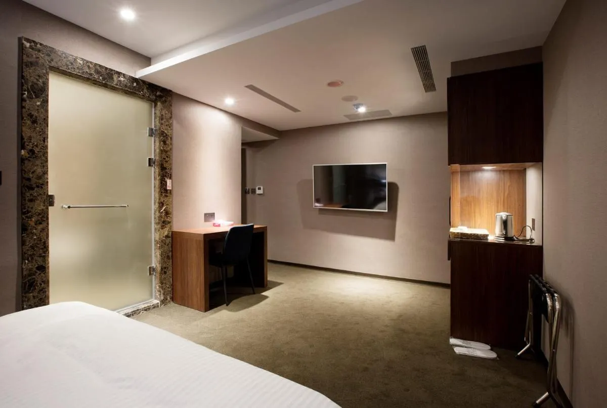 Image 4 of Noble Hotel