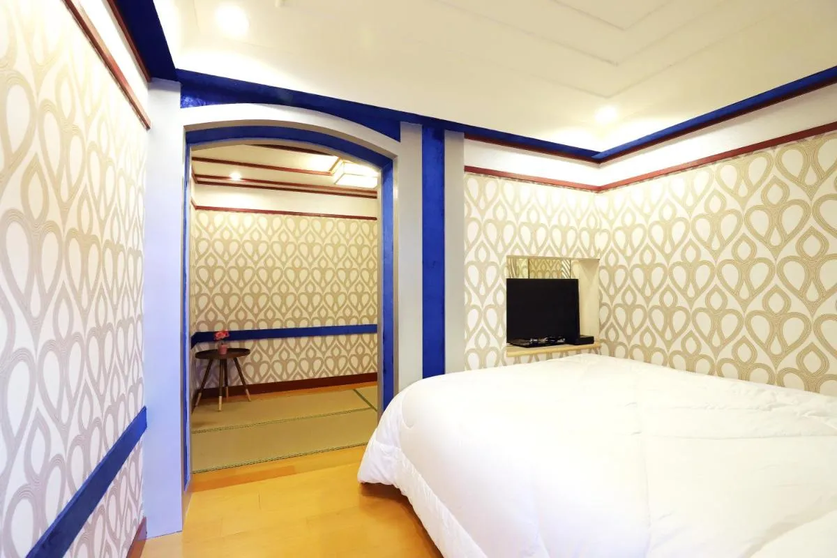 Image 3 of Phoenix Pavilion Hot Spring Hotel