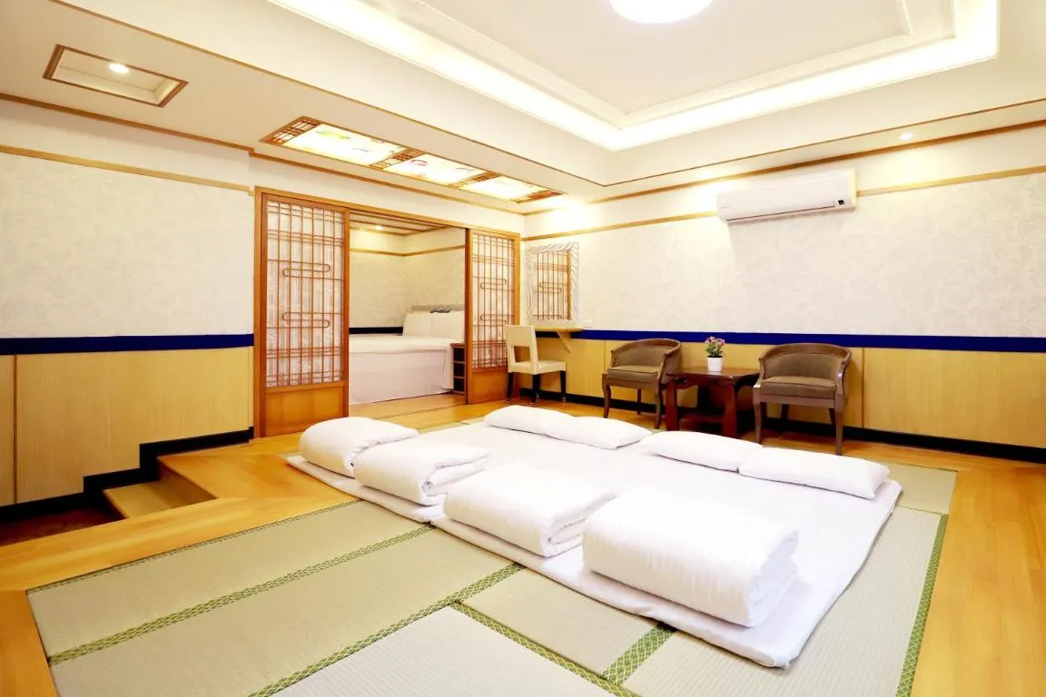 Image of Phoenix Pavilion Hot Spring Hotel