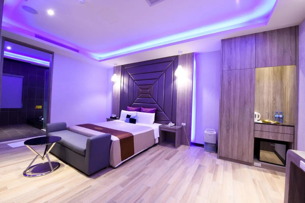 Image 3 of Purple Rainbow Motel