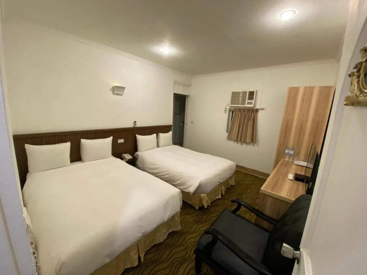 Image 1 of Queens Hotel