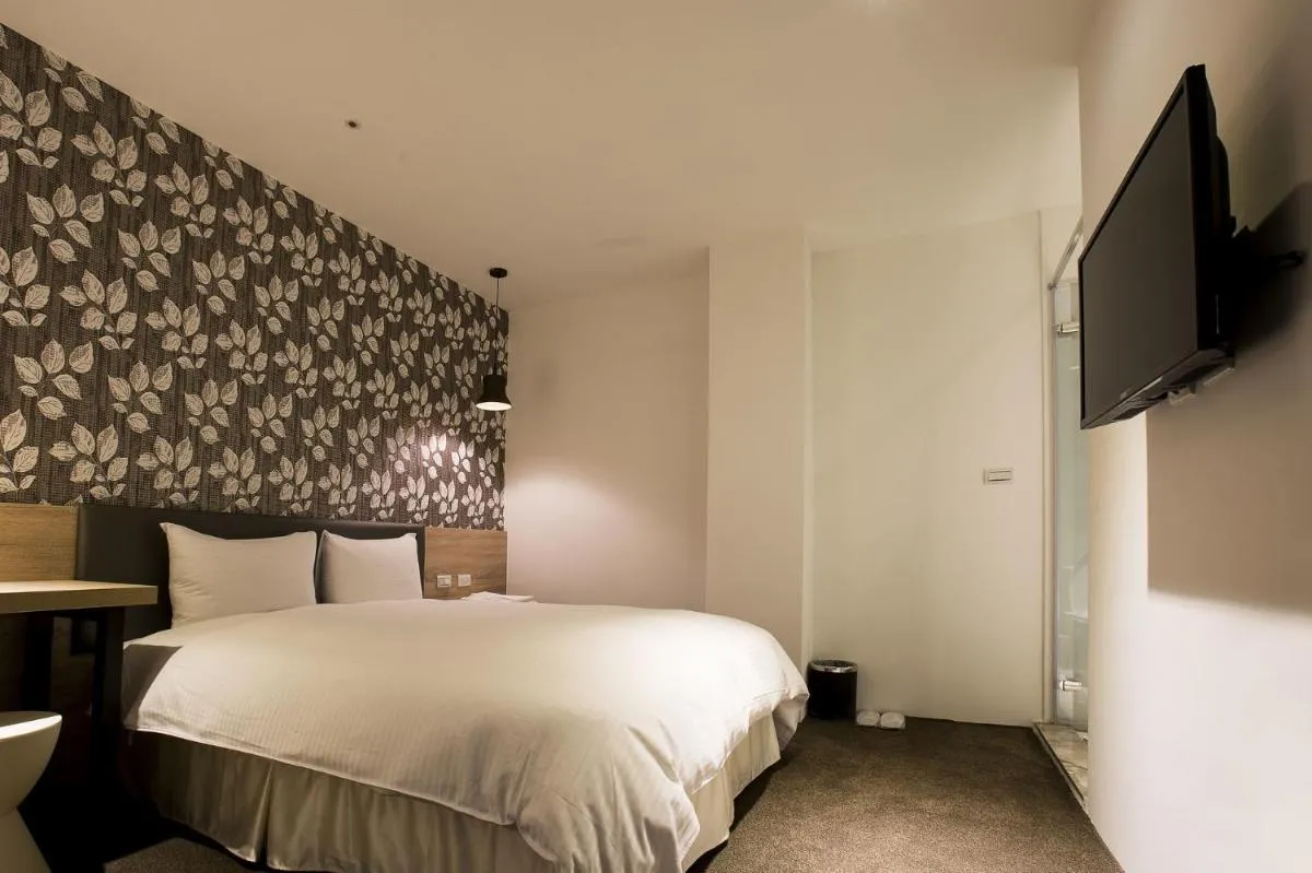 Image 5 of Queens Hotel II