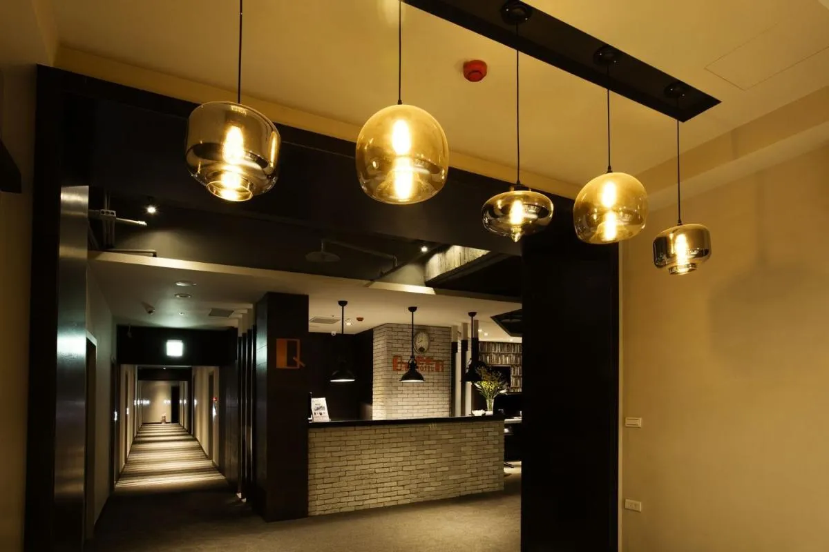 Image 2 of Queens Hotel II