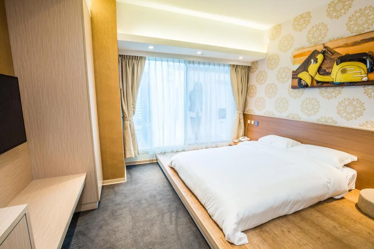 Image 1 of Walker Hotel. Ximen