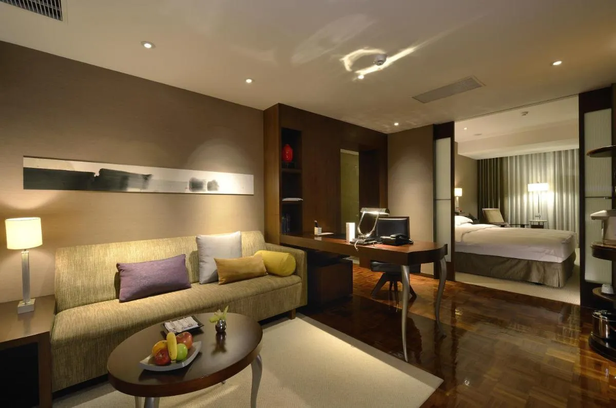 Image 1 of les suites taipei ching cheng